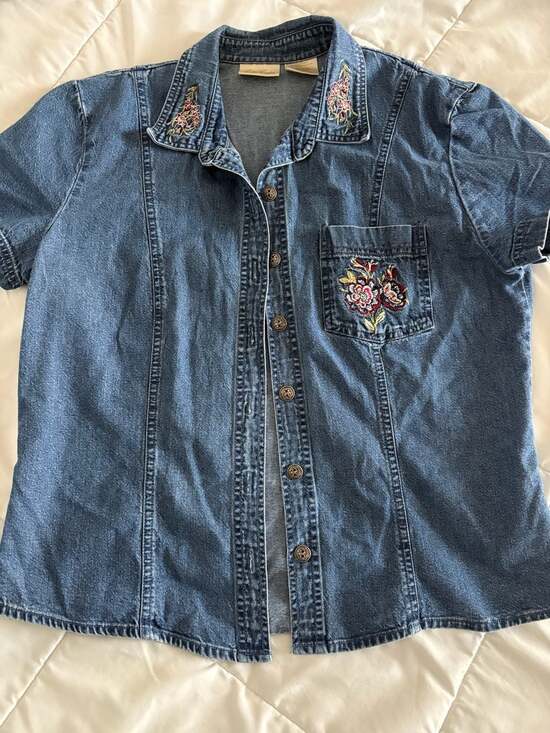 Bobbie Brooks Tops - Bobbie Brooks Vintage Floral Embroidered Denim Button Up Shirt, Medium